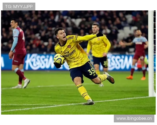 库杜斯与马丁内利：冲击型边锋的战术角色与生涯路径对比